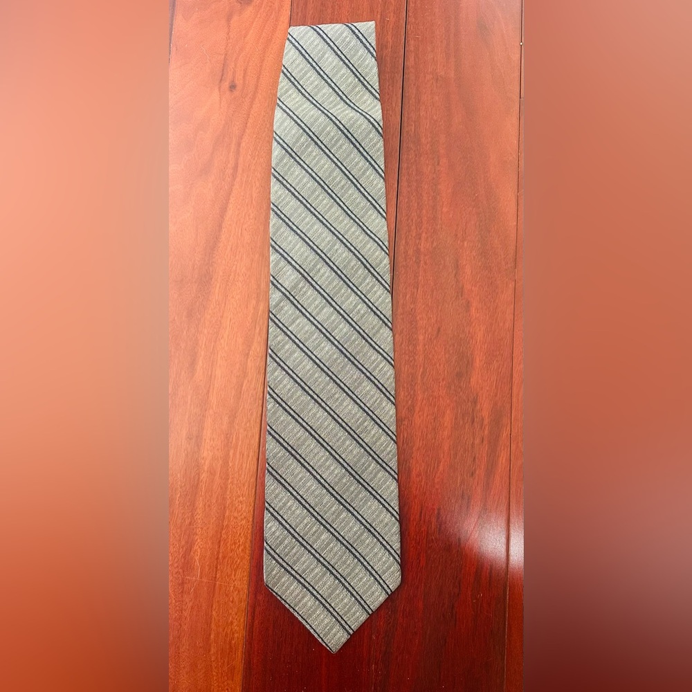Elegant Striped Gray Tie